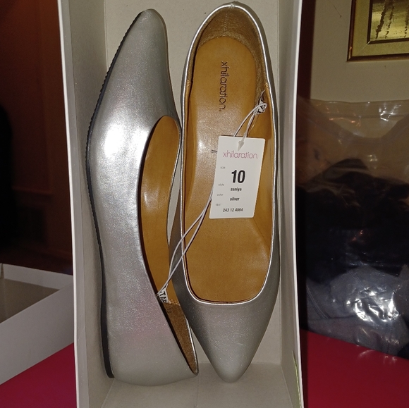 Xhilaration Shoes Xhilaration Shoes Flats Womens Size Silver New In